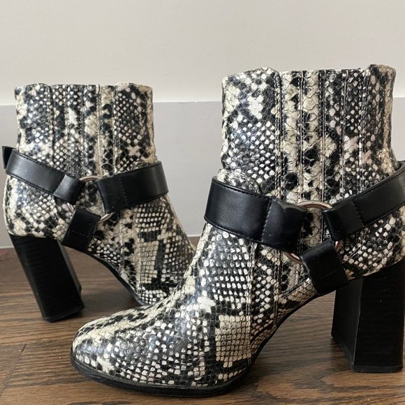 BCBG Generation Python Bootie Size 7.5 - Picture 4 of 4